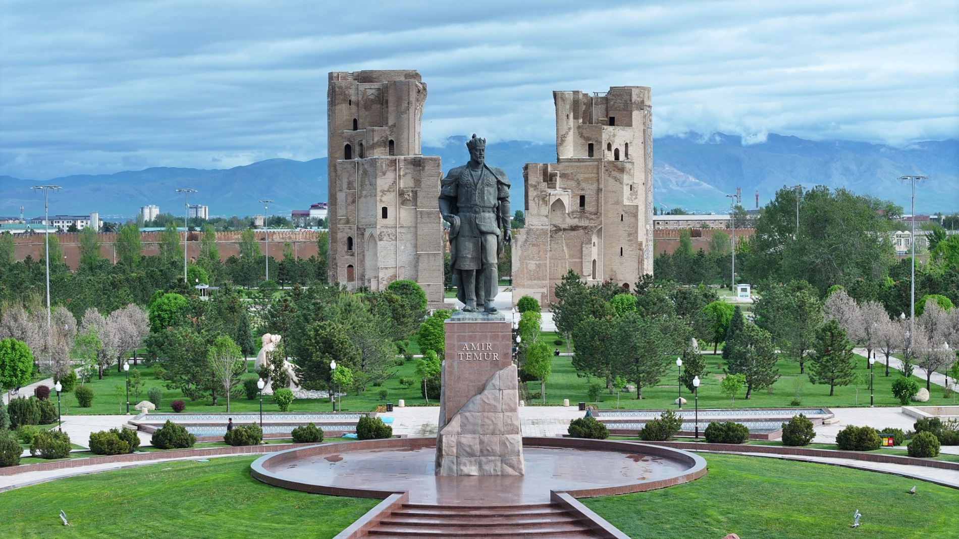 Oqsaroy va Amir Temur maydoni. 2026-yil aprel oyidagi fotolavhalar.